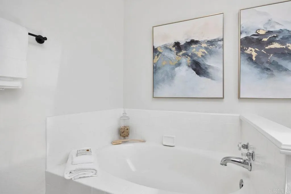 https://cdn.realtyfeed.com/cdn/127/306537422/affcda91e6f97b81bacde0651aaf950a.webp
