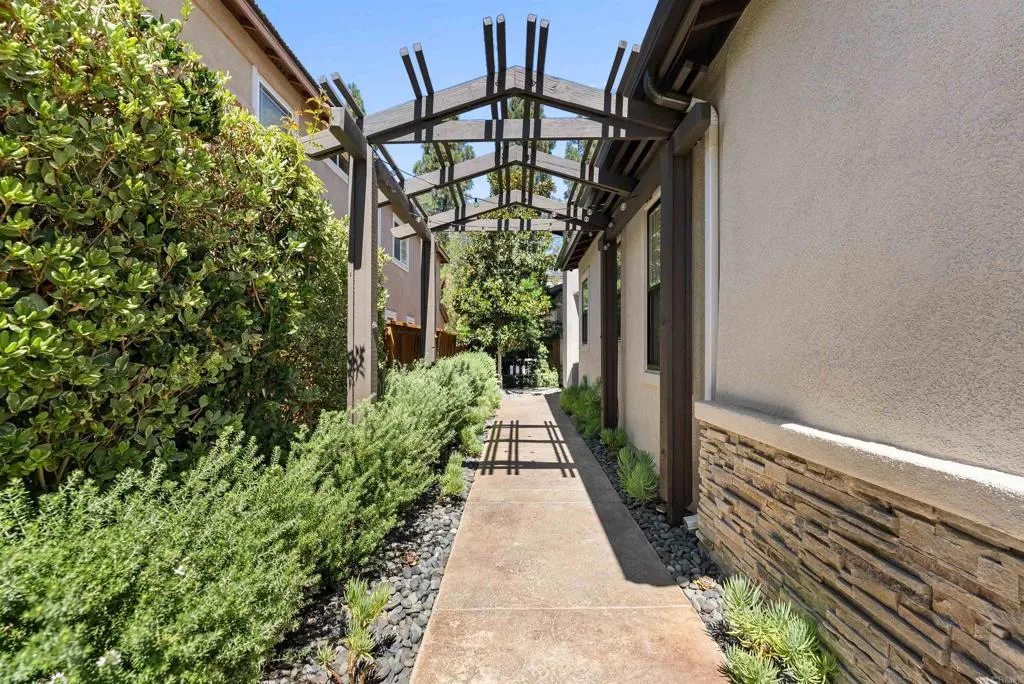 https://cdn.realtyfeed.com/cdn/127/306537452/6348ea7d6b23ba009f9d16833366056c.webp