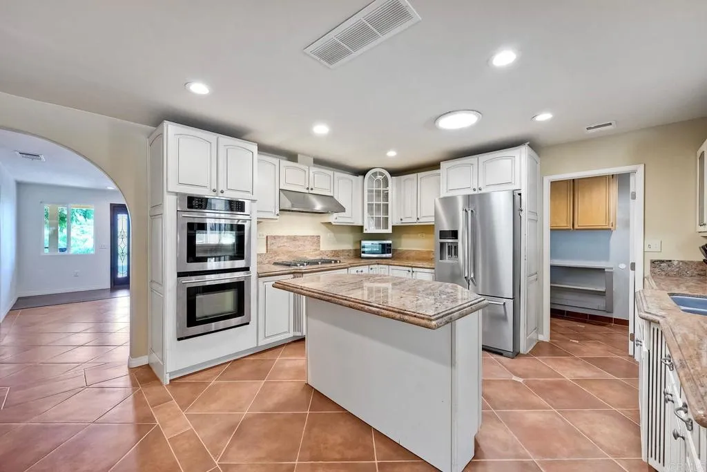 https://cdn.realtyfeed.com/cdn/127/306537510/06be2f334b21c43e79e2f950b62a52db.webp