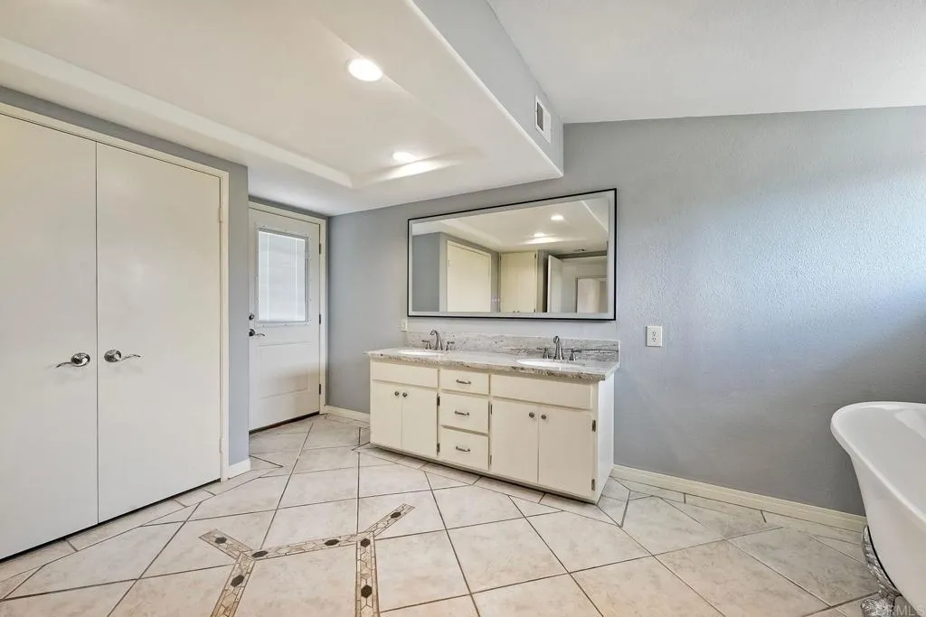 https://cdn.realtyfeed.com/cdn/127/306537510/8373ee064977a4c5fb8ae25d9da9739d.webp