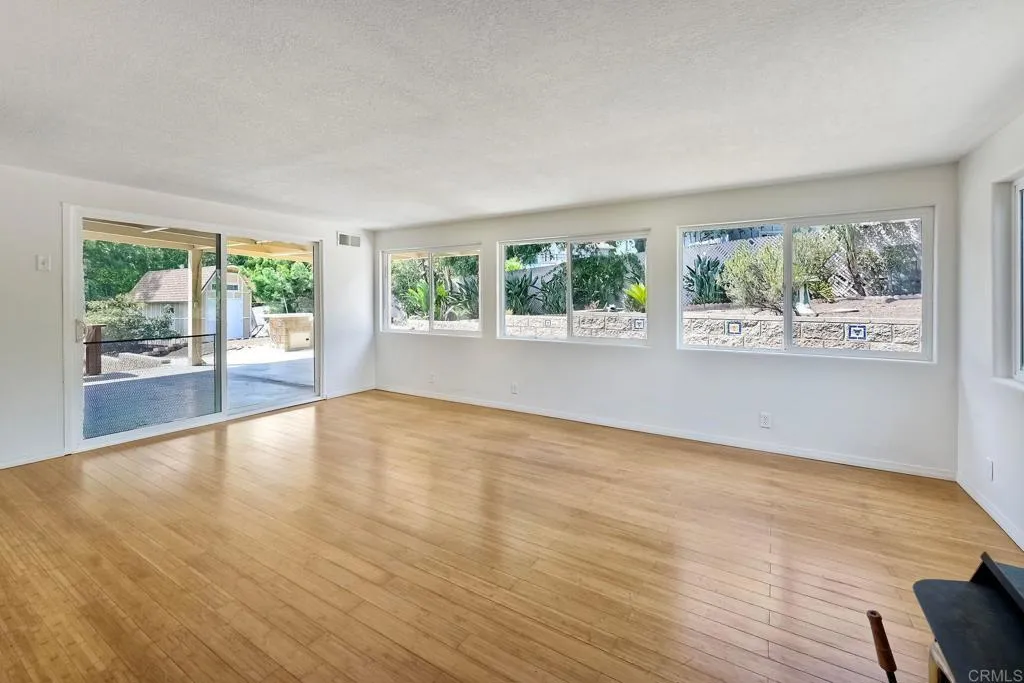 https://cdn.realtyfeed.com/cdn/127/306537510/98f4fe88f2209e59b613b07c84184b6c.webp