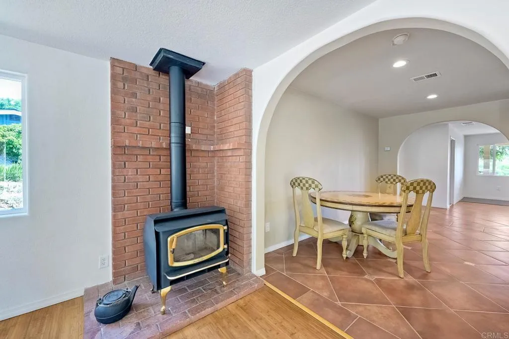 https://cdn.realtyfeed.com/cdn/127/306537510/ca534a3411c29bc12e81c68a247dfd2f.webp