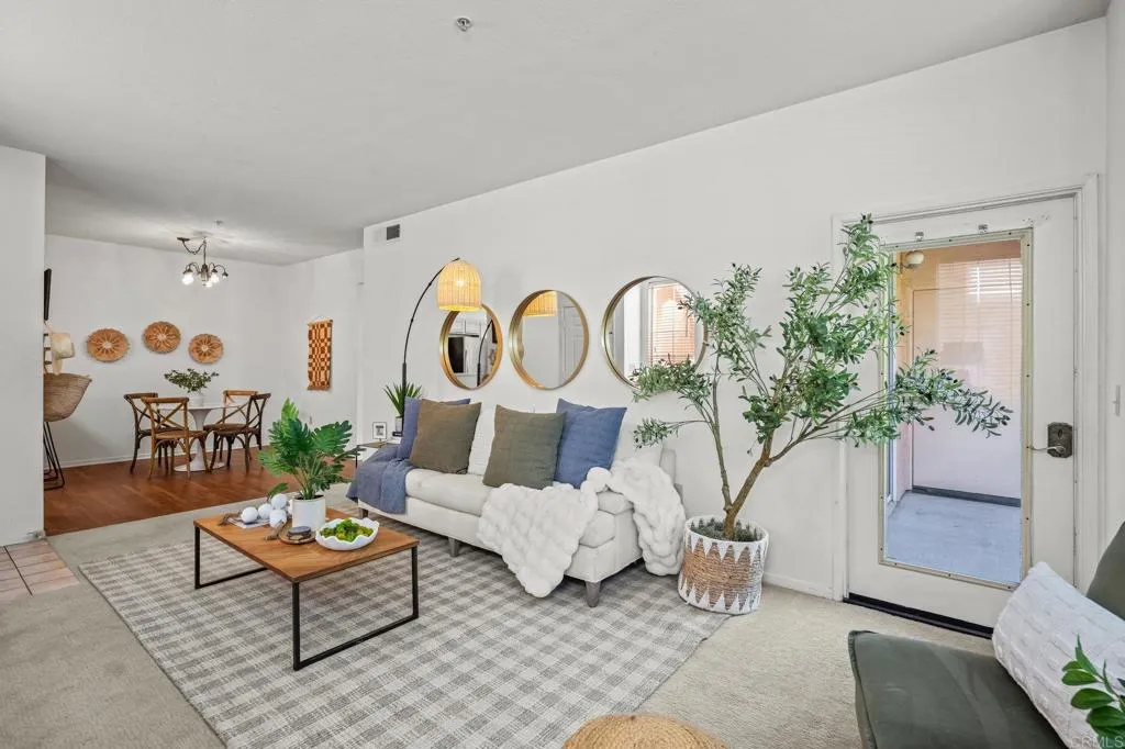 https://cdn.realtyfeed.com/cdn/127/306537553/529687415eb29e44eca3f6de9b35abf2.webp