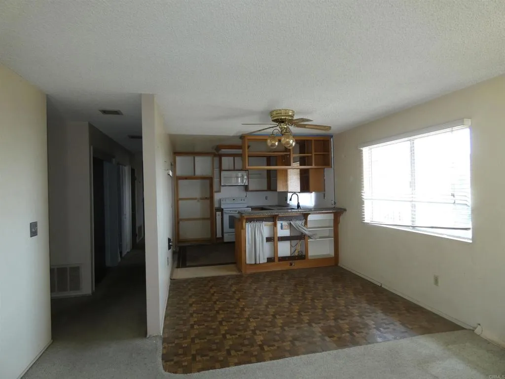 https://cdn.realtyfeed.com/cdn/127/306537557/b1f35b1ea7fa4deacba769d62bef9524.webp