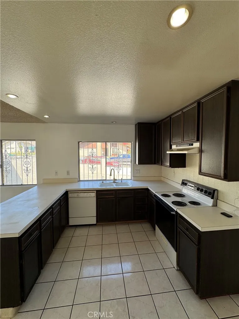 https://cdn.realtyfeed.com/cdn/127/306537731/9a228e77a0c4c3b8d90a5663bcee8d28.webp