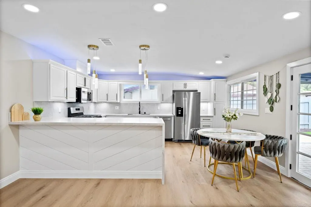 https://cdn.realtyfeed.com/cdn/127/306537733/2a73a309ef5f6b01f08aef99e18f7998.webp