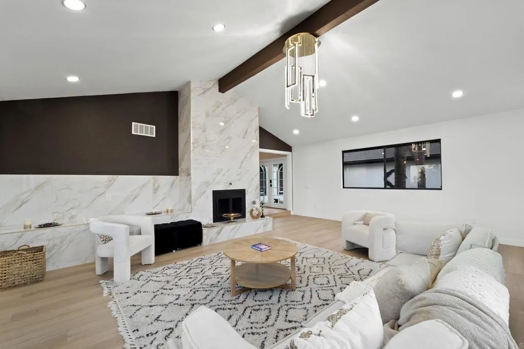 https://cdn.realtyfeed.com/cdn/127/306537734/fd58af7eded24b04efa3a4ea8d3f60bd.webp