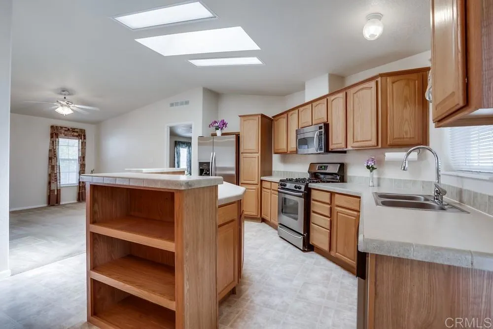 https://cdn.realtyfeed.com/cdn/127/306537757/ed0a06afeaf9f2f0436189501fce8b39.webp