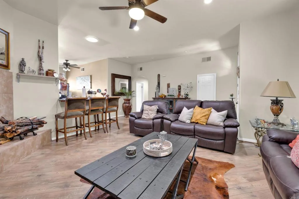 https://cdn.realtyfeed.com/cdn/127/306537780/fe1530f692d75a8a393df96024e5d5d5.webp
