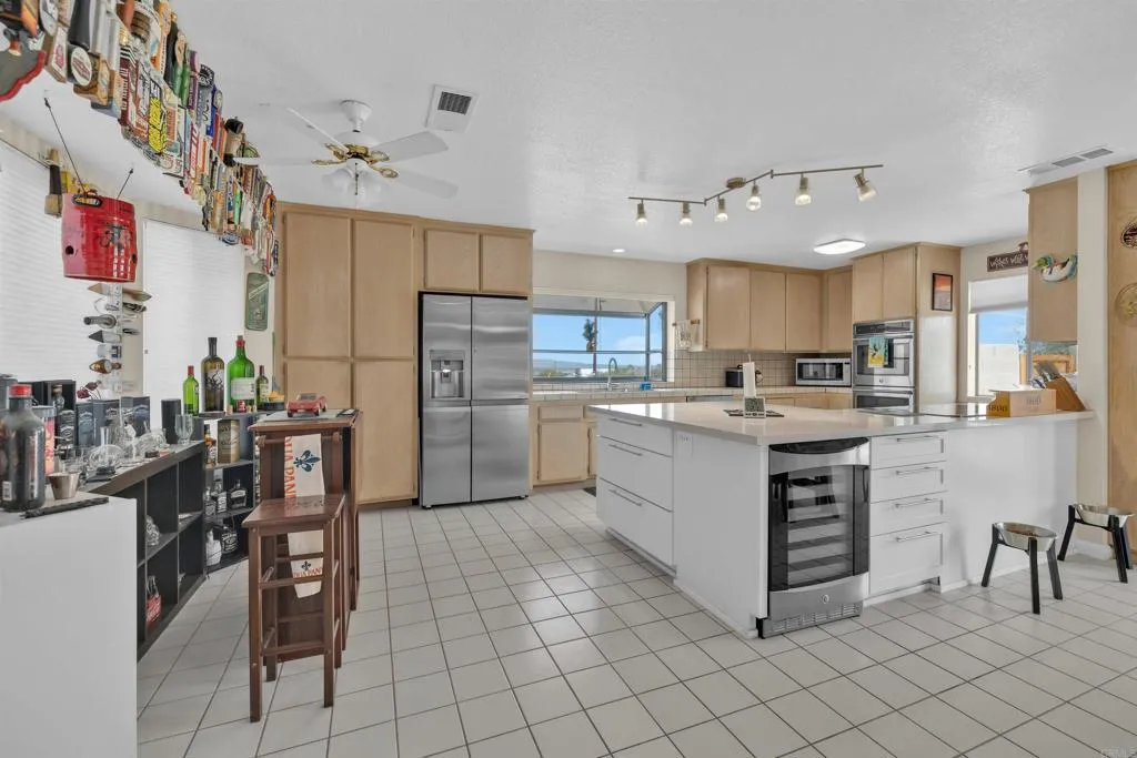 https://cdn.realtyfeed.com/cdn/127/306537797/0dbfcdcadcda24944f40b4a502ba531e.webp
