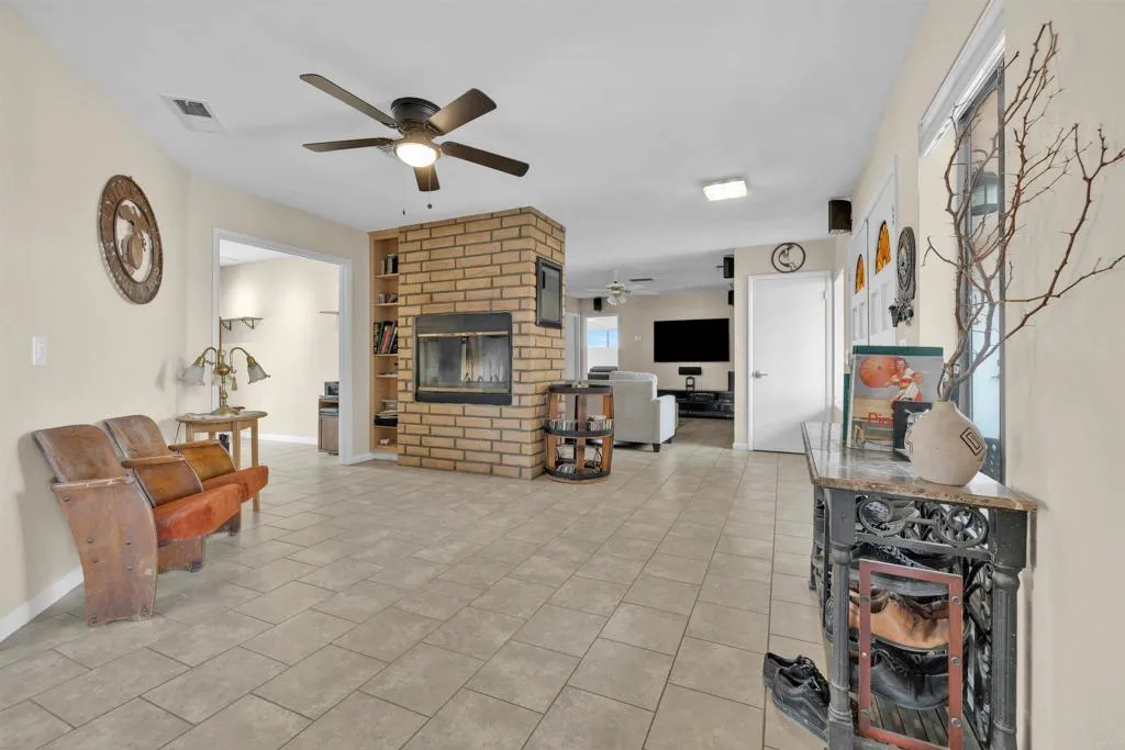 https://cdn.realtyfeed.com/cdn/127/306537797/f05fda876d6656e0b3659fd629ad9f14.webp