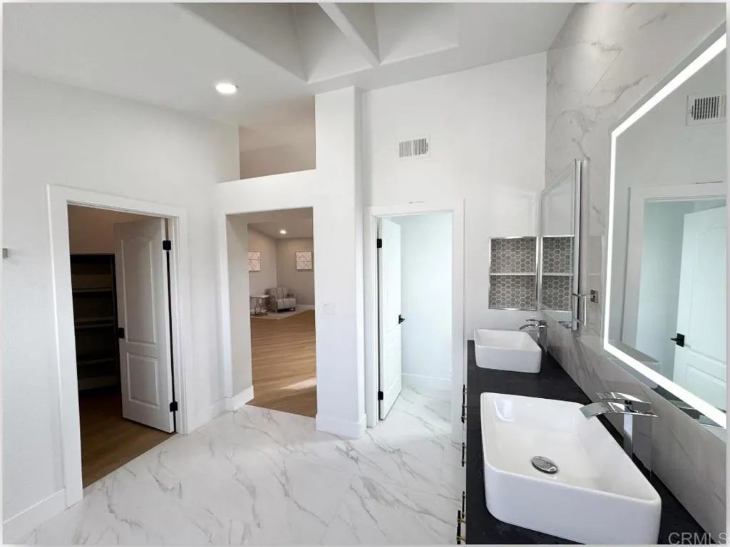 https://cdn.realtyfeed.com/cdn/127/306537812/dc01eff2cb2f43f1b73b6ec36171683b.webp