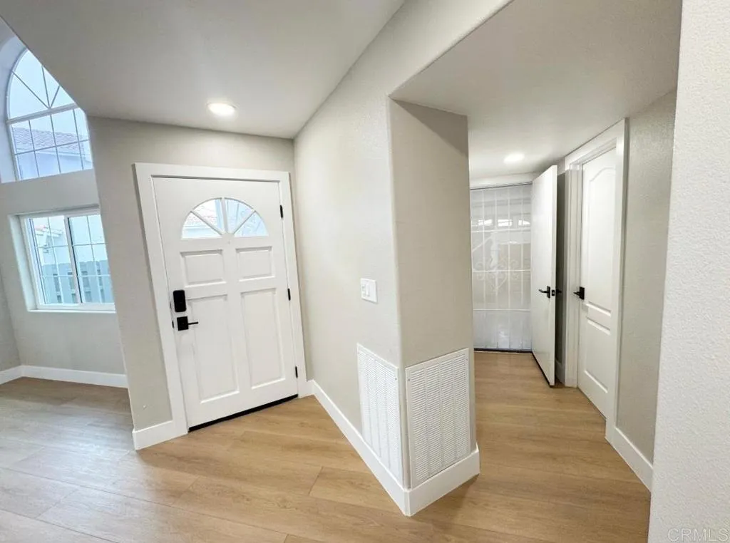 https://cdn.realtyfeed.com/cdn/127/306537812/f5ed983641d94575bea76aaacb7832e9.webp