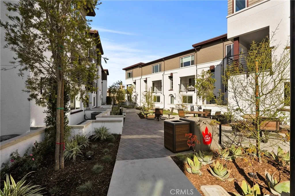https://cdn.realtyfeed.com/cdn/127/306538187/6984a98eef3f0e8ee512e6d34d0bbb9f.webp