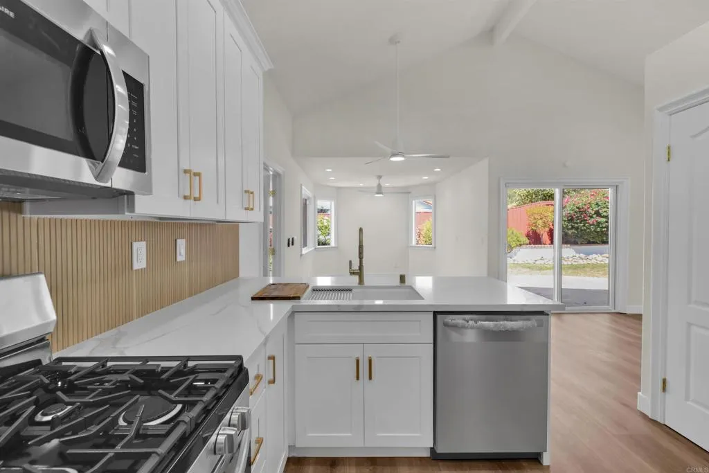 https://cdn.realtyfeed.com/cdn/127/306538282/b8bcd92b4e4830cecb4e13e453633c44.webp