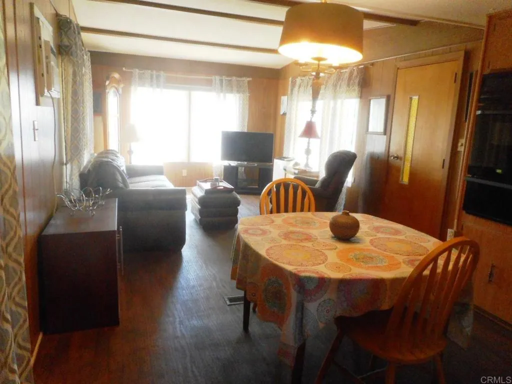 https://cdn.realtyfeed.com/cdn/127/306538323/1538648bb7c456edf9e57d129c143eec.webp