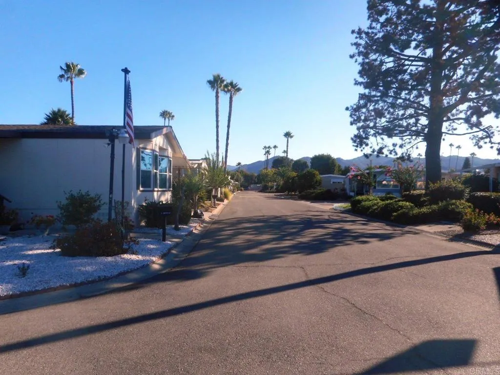 https://cdn.realtyfeed.com/cdn/127/306538323/d02b6791488837a2edaca7fbb4e3d1f5.webp