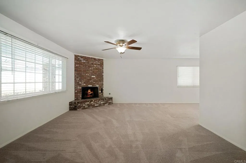 https://cdn.realtyfeed.com/cdn/127/306538379/34f51a4d0f9651f70a6c169bc1731b6d.webp