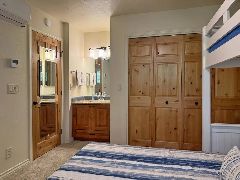 https://cdn.realtyfeed.com/cdn/127/306538447/852f1e03c597f6138979d269301ce993.webp