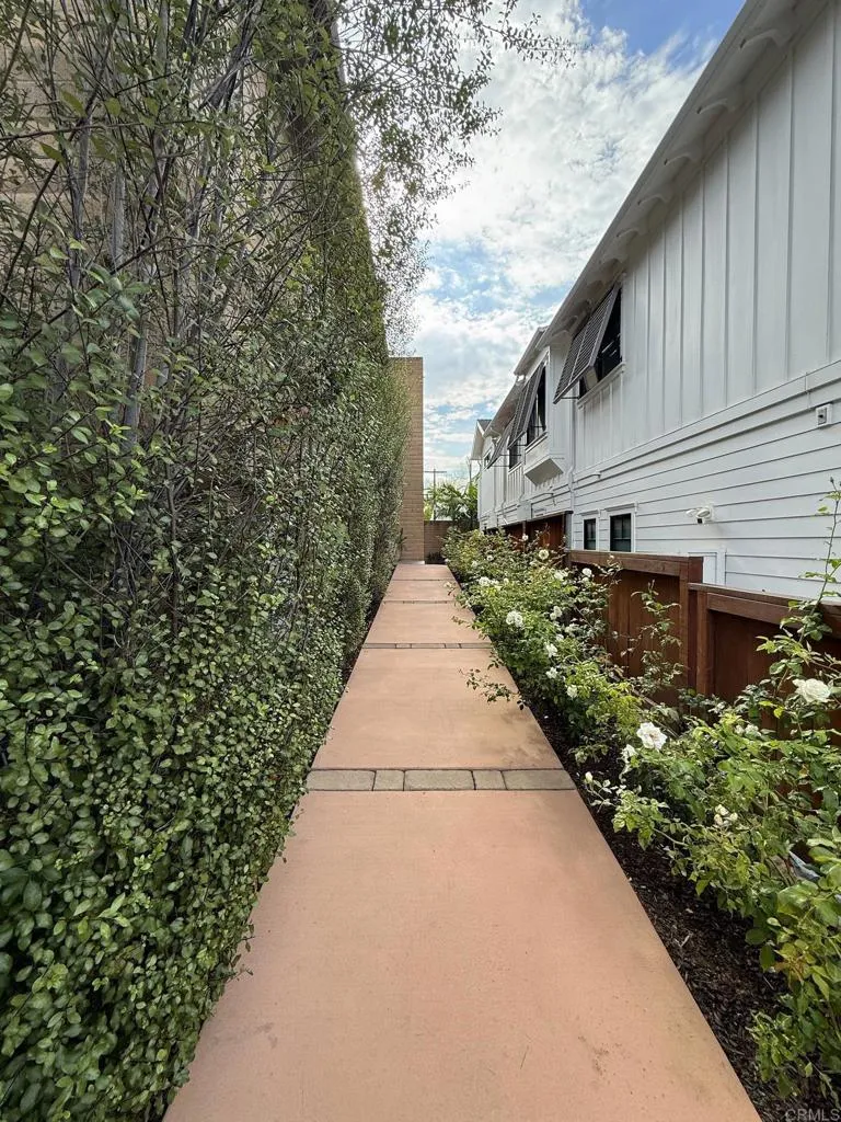 https://cdn.realtyfeed.com/cdn/127/306538447/a3d92752272ef54d99952379e80c7a1d.webp