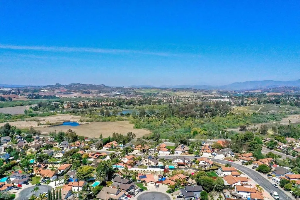 https://cdn.realtyfeed.com/cdn/127/306538591/c74e4b23db4e7ab6c3ae643e403638b7.webp
