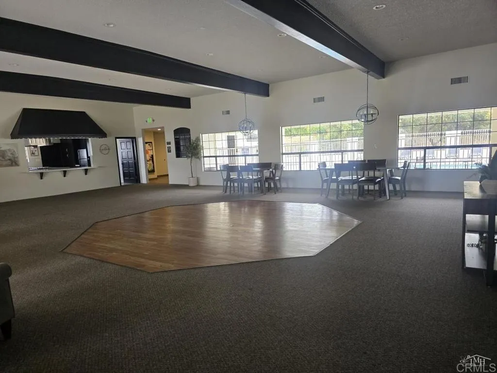 https://cdn.realtyfeed.com/cdn/127/306538620/1cd35d813f70b03b54301ce2eb5f3f80.webp