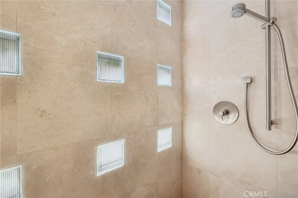 https://cdn.realtyfeed.com/cdn/127/306538746/3f6c114a2ea5ac3025cffe9a5af4648a.webp