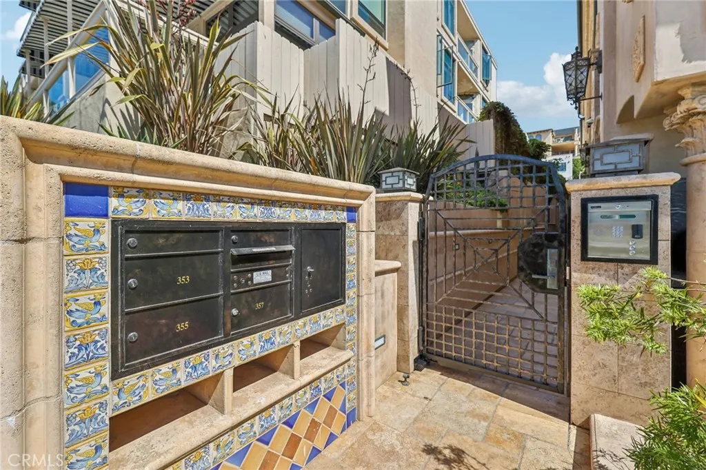 https://cdn.realtyfeed.com/cdn/127/306538746/4b2099d6393b830bab7f1bdec98ad3e6.webp