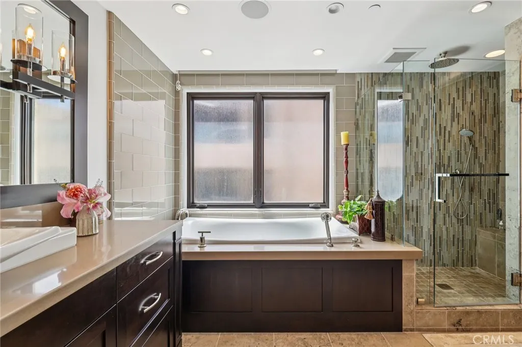 https://cdn.realtyfeed.com/cdn/127/306538746/aeea9855f19cdf30eabd3fa0b6453b43.webp