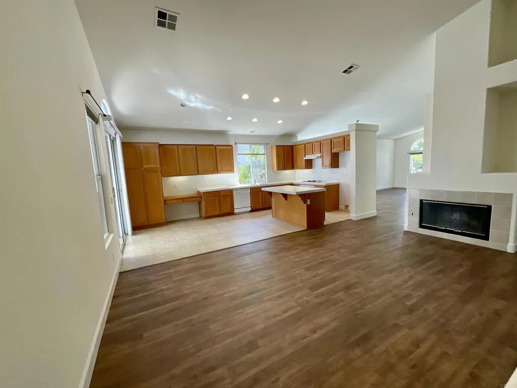 https://cdn.realtyfeed.com/cdn/127/306538760/19db5966b9980aed56192988c7829913.webp