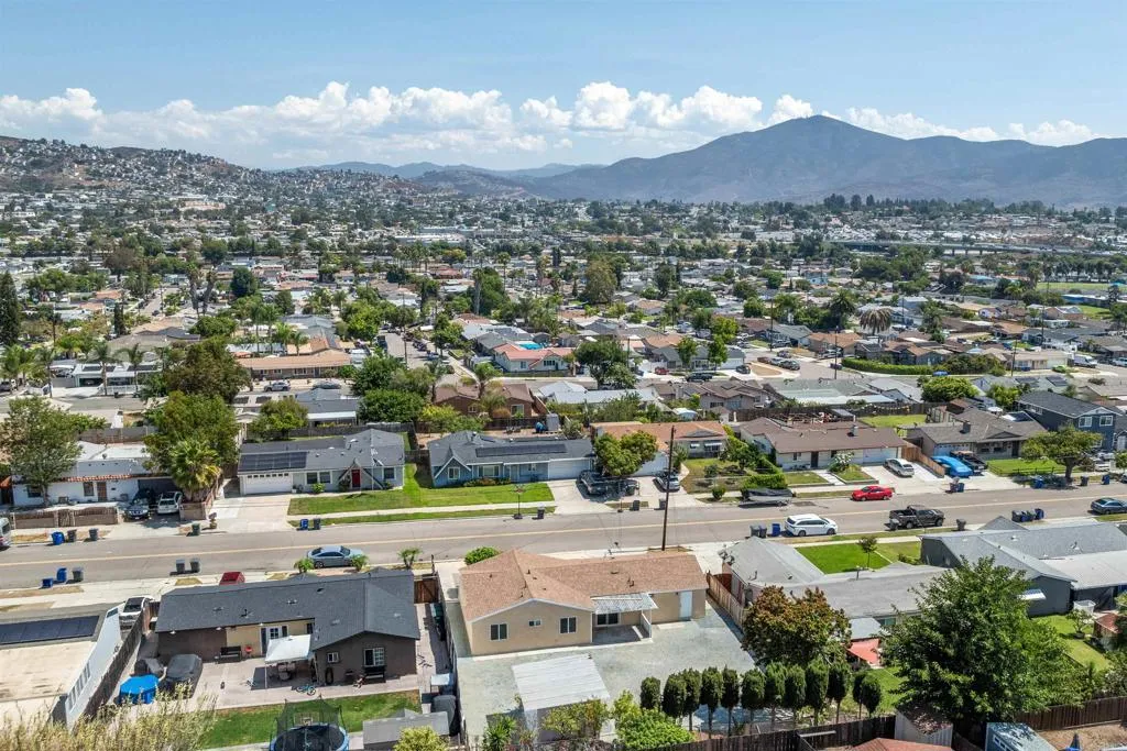 https://cdn.realtyfeed.com/cdn/127/306538870/4f3231d7d6df2d2dae233f541b8e440c.webp