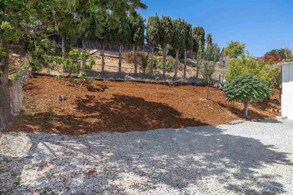 https://cdn.realtyfeed.com/cdn/127/306538870/a4bd5b58bf8cb8a145f021a85351f68f.webp