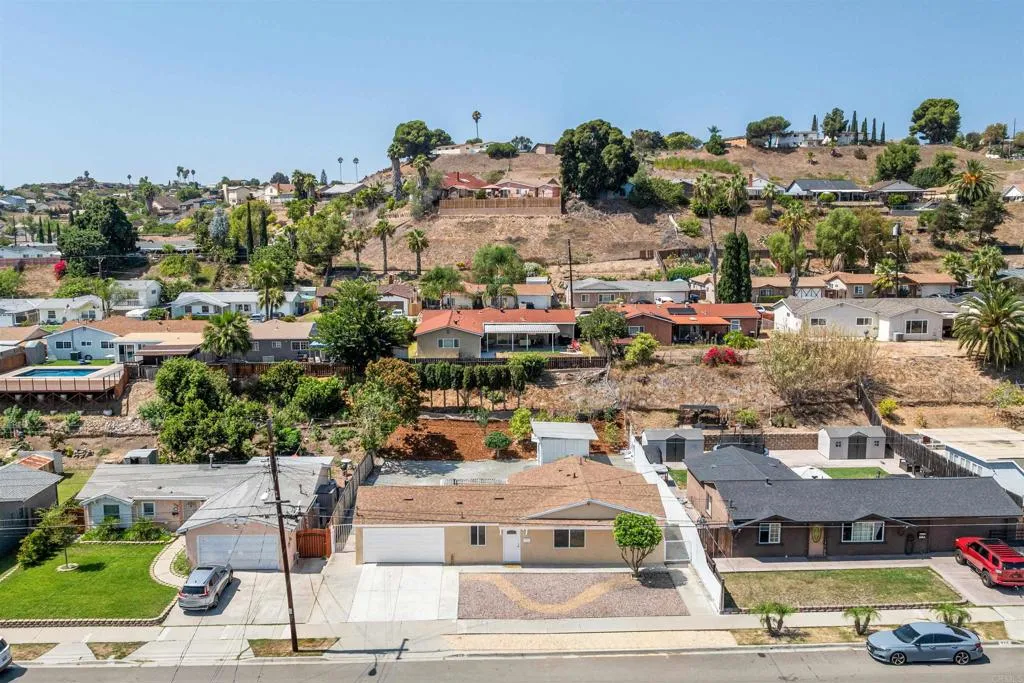 https://cdn.realtyfeed.com/cdn/127/306538870/e8446c352cf5b45ce20d0491dbc33a29.webp