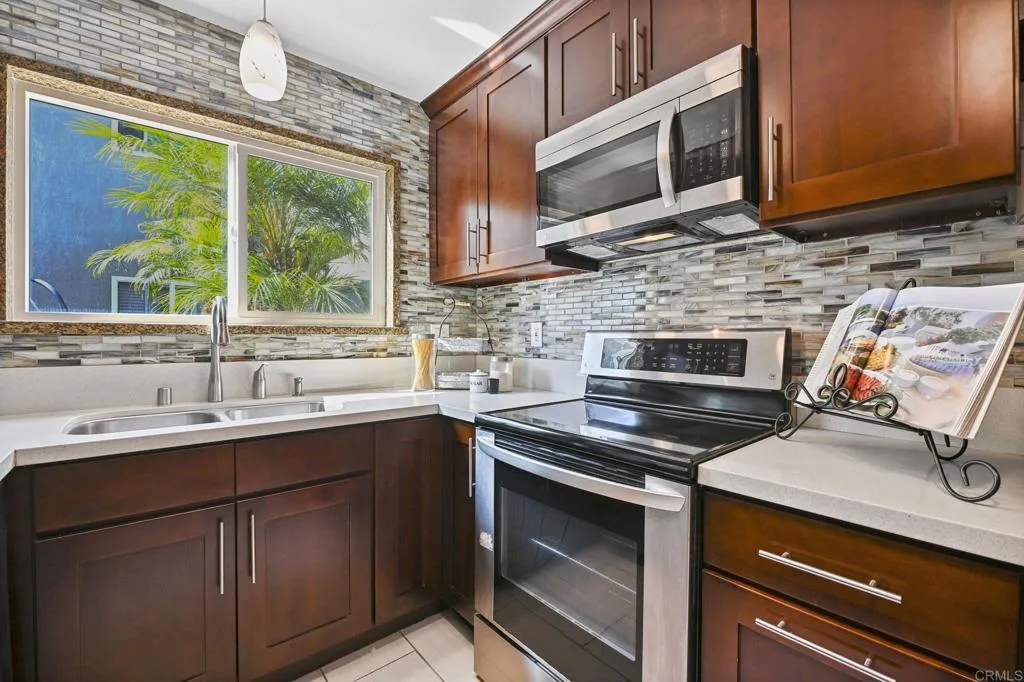 https://cdn.realtyfeed.com/cdn/127/306539077/f8a9f78fbc872a6e9bdefd1dc50ad8c9.webp