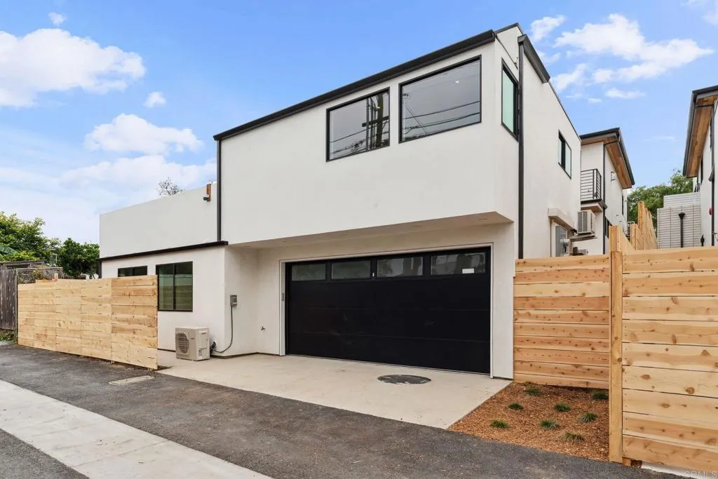 https://cdn.realtyfeed.com/cdn/127/306539087/6b584abebdc689e5c960c9df0dfa8f61.webp