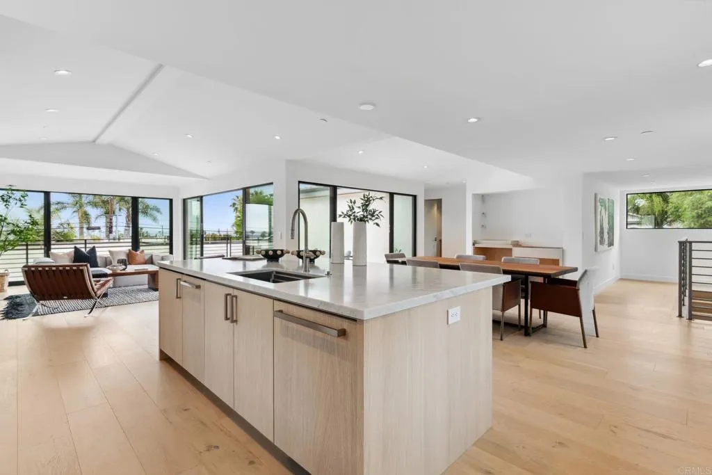 https://cdn.realtyfeed.com/cdn/127/306539087/ccad57f65edecd4a4347f6f53801e2ee.webp