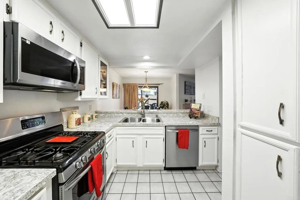 https://cdn.realtyfeed.com/cdn/127/306539209/2a1ee6a13ce43fbb2ed1bb3df44b09f7.webp