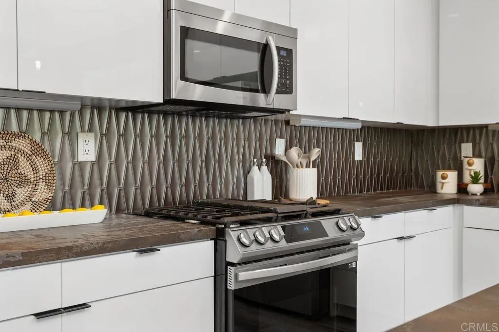 https://cdn.realtyfeed.com/cdn/127/306539312/138bd1fd9c00f7525f79b476b77d52a0.webp