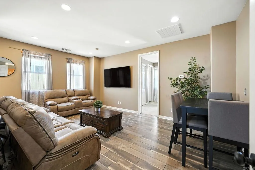 https://cdn.realtyfeed.com/cdn/127/306539395/646e24e0d32275ee85e854ce51eb9a1d.webp