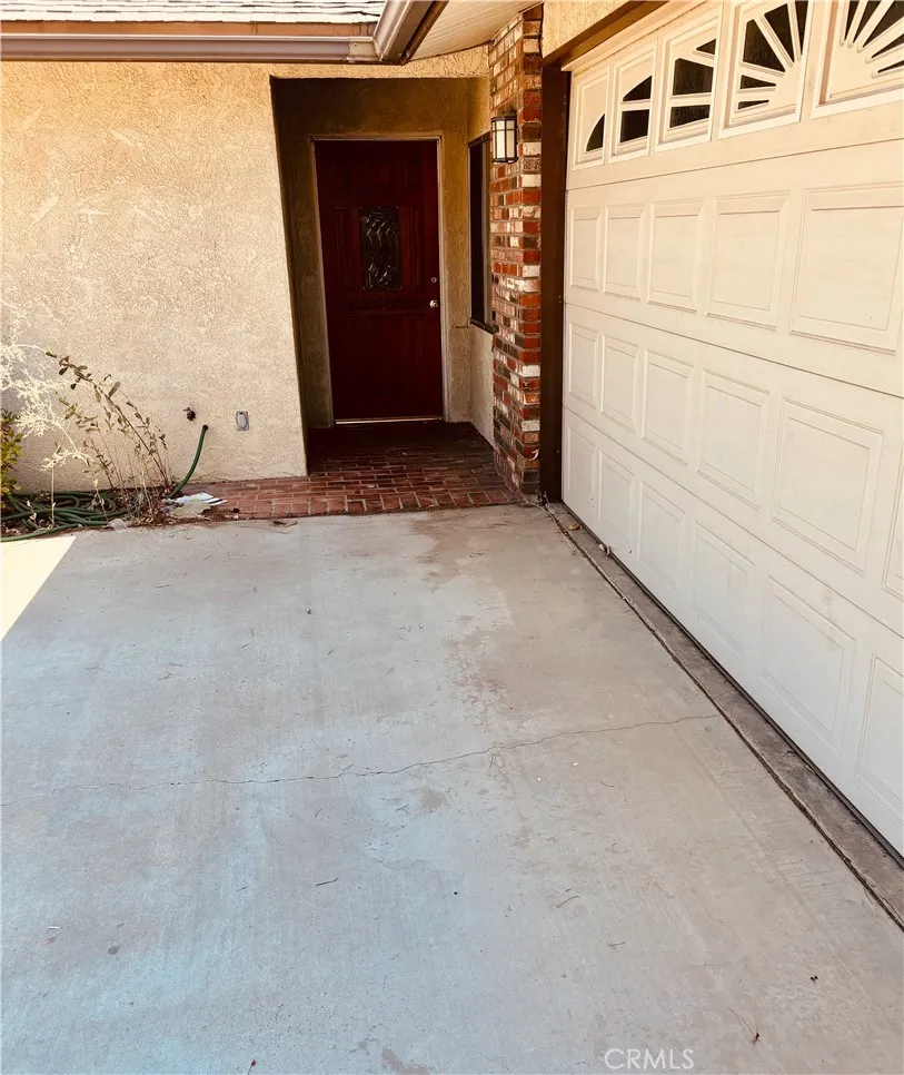 13925 Burning Tree Drive, Victorville, CA 92395 - Photo 3 of 32, Victorville, CA