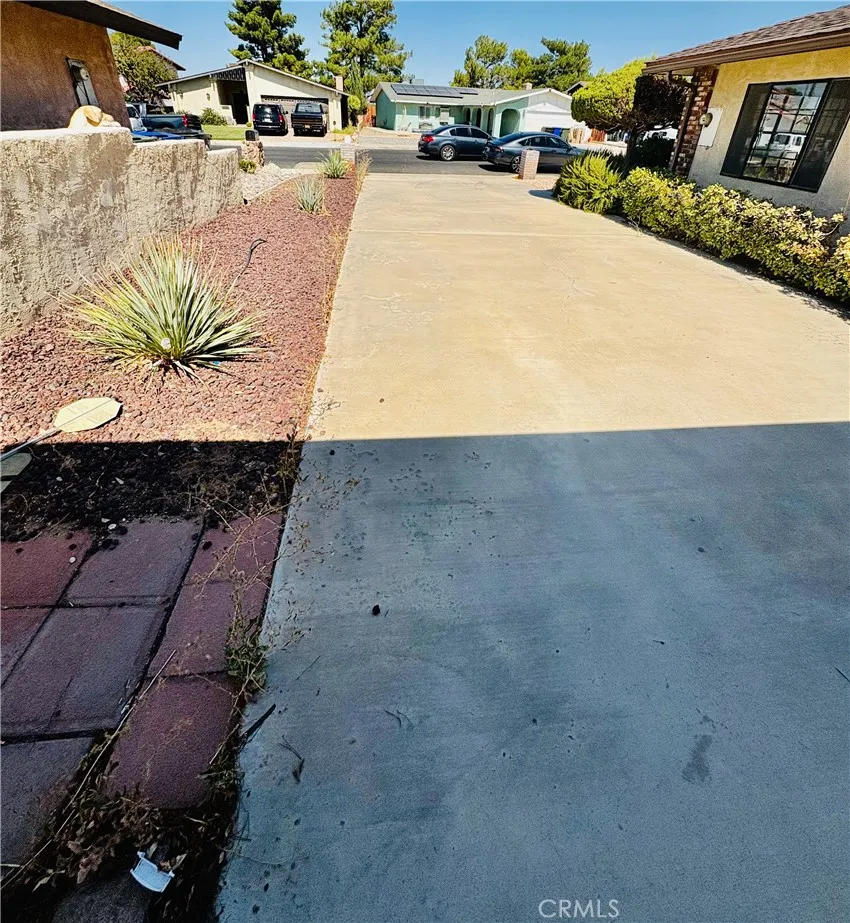 13925 Burning Tree Drive, Victorville, CA 92395 - Photo 5 of 32, Victorville, CA
