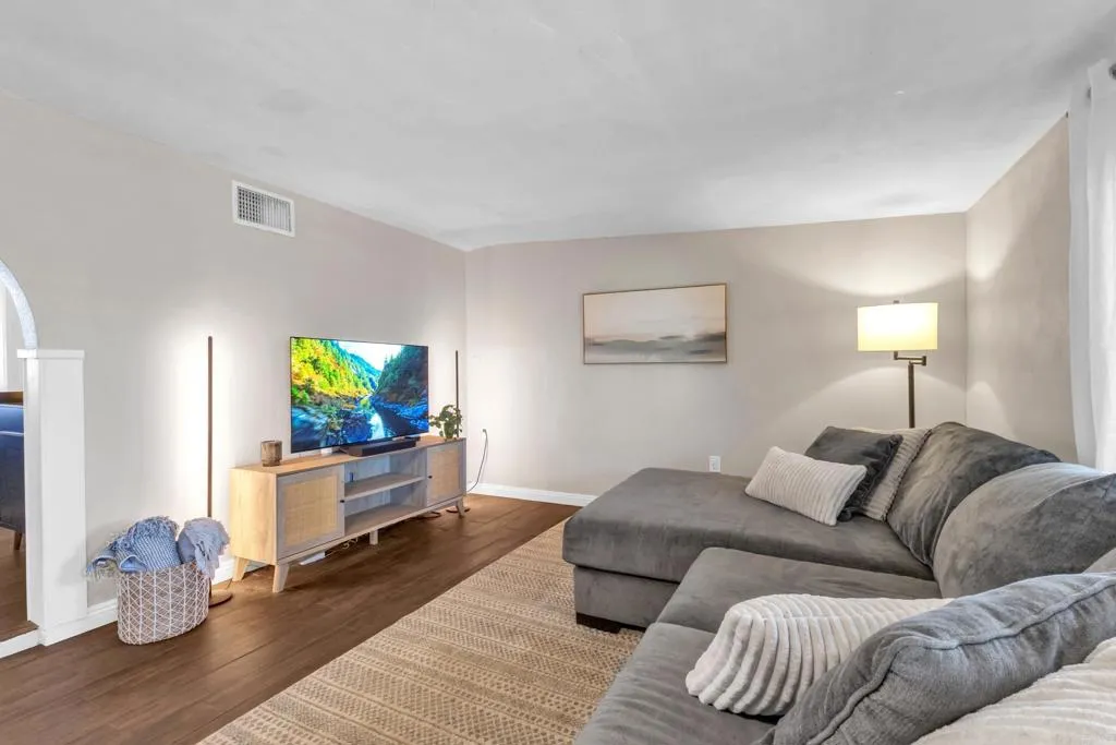 https://cdn.realtyfeed.com/cdn/127/306539567/4847b892cad87ad16d046a68ade89ea7.webp