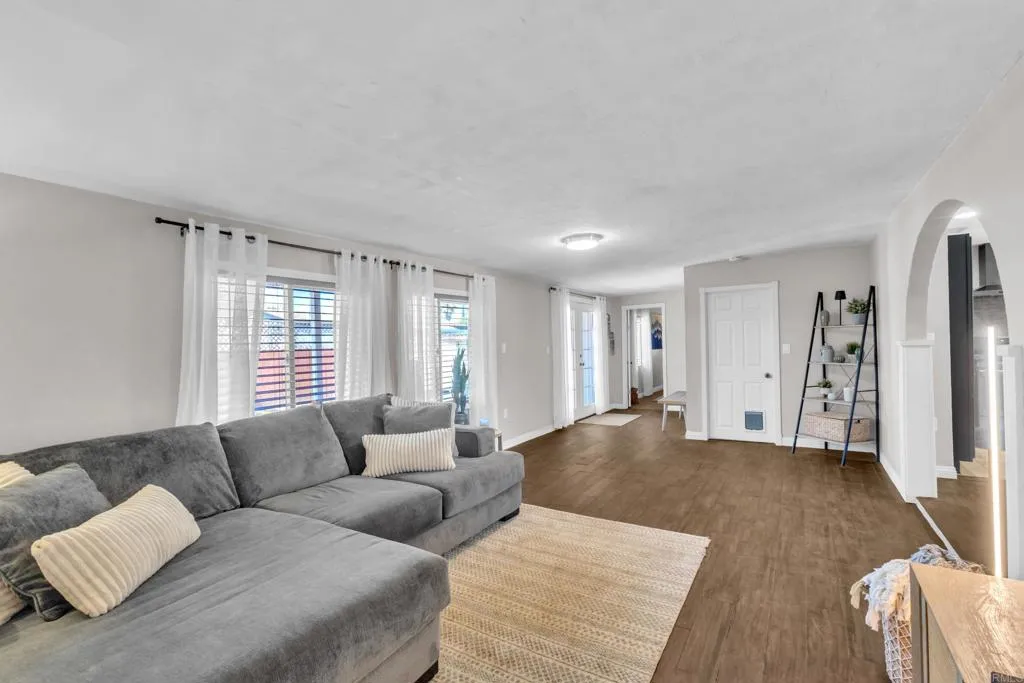 https://cdn.realtyfeed.com/cdn/127/306539567/936d8446146b4492efc1fc94c6a36010.webp