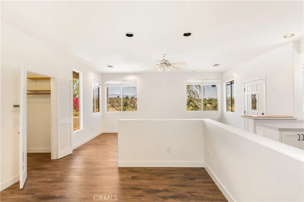https://cdn.realtyfeed.com/cdn/127/306539661/fcf554c1b14de3f921fce1c965d57cf1.webp