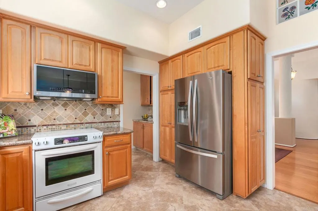 https://cdn.realtyfeed.com/cdn/127/306539737/651ffa2da30488ea386ca8189bb99f4f.webp