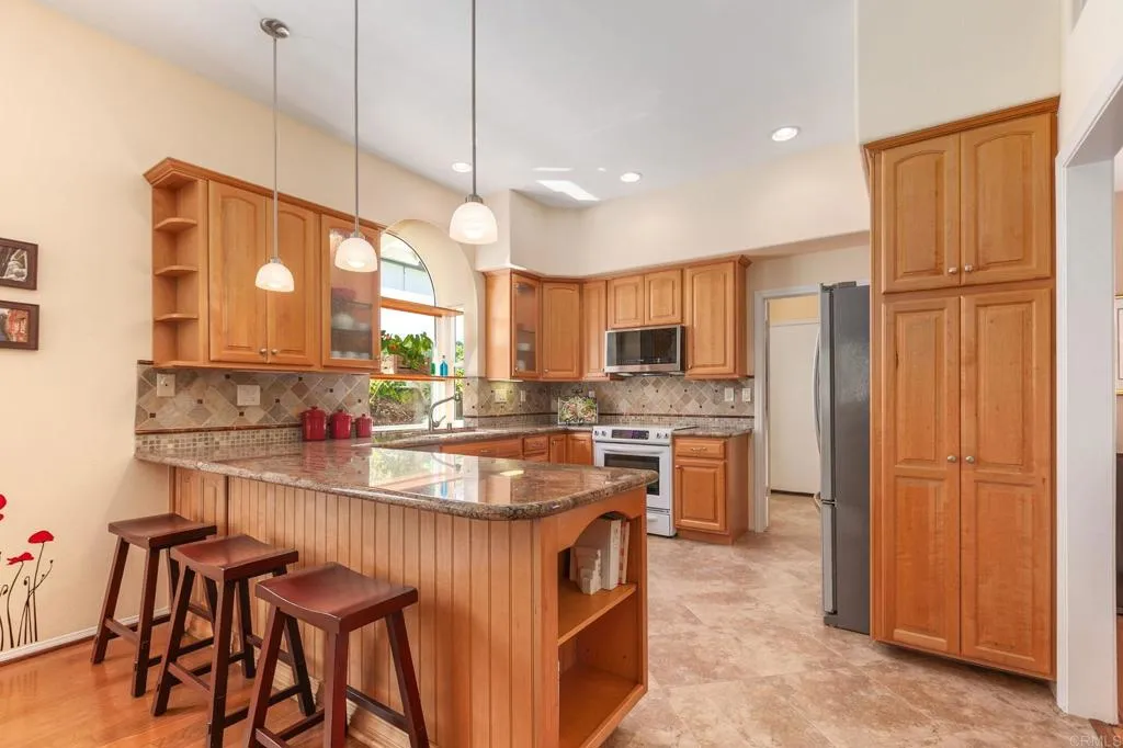 https://cdn.realtyfeed.com/cdn/127/306539737/b43acaaf5b50f86f12bc65a33557ec4d.webp