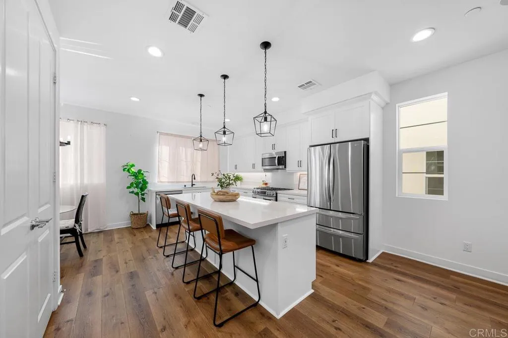 https://cdn.realtyfeed.com/cdn/127/306539785/70a15184698cee8a51ef342356806221.webp