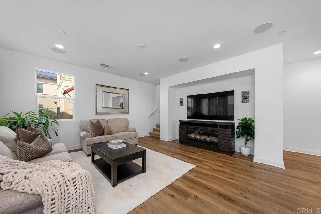 https://cdn.realtyfeed.com/cdn/127/306539785/806233a8c5282fac89ba8e7864a1b59b.webp