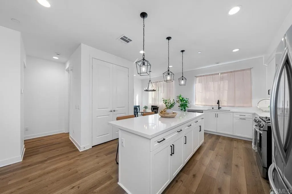 https://cdn.realtyfeed.com/cdn/127/306539785/a8475e38d616464145b0c7bbfb8642a5.webp