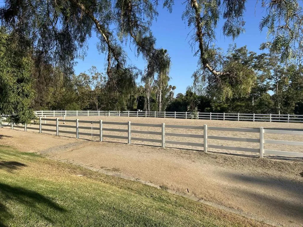 https://cdn.realtyfeed.com/cdn/127/306539827/bfdfff49e406fe2c66acf50ece94bfb9.webp